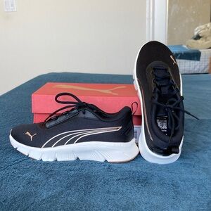 Puma Focus Lite Sneakers Black and White Athletic Shoes size 7